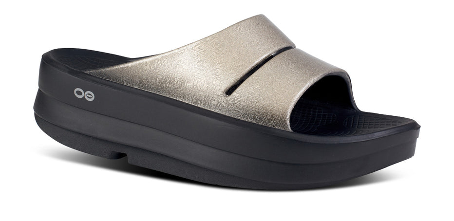 Oofos Women's OOmega OOahh Luxe Sandal - Image 1