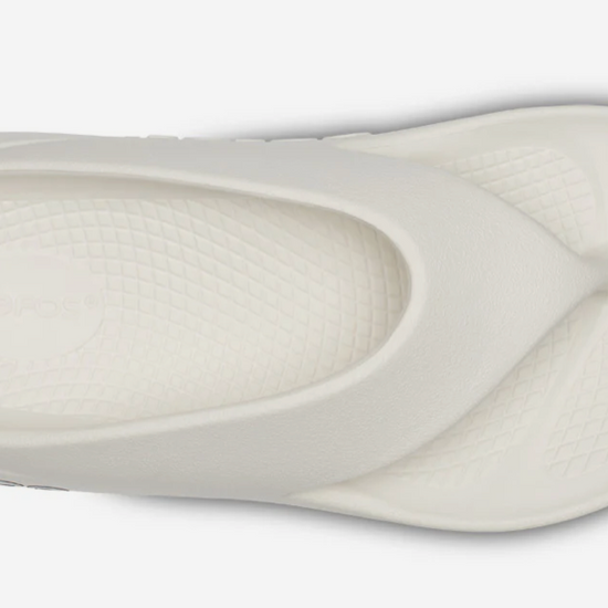 Women's OOfos OOriginal Sandal - Image 8