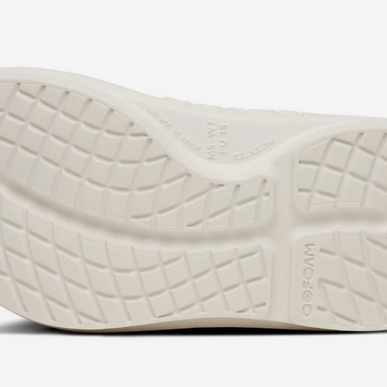 Women's OOfos OOriginal Sandal - Image 9